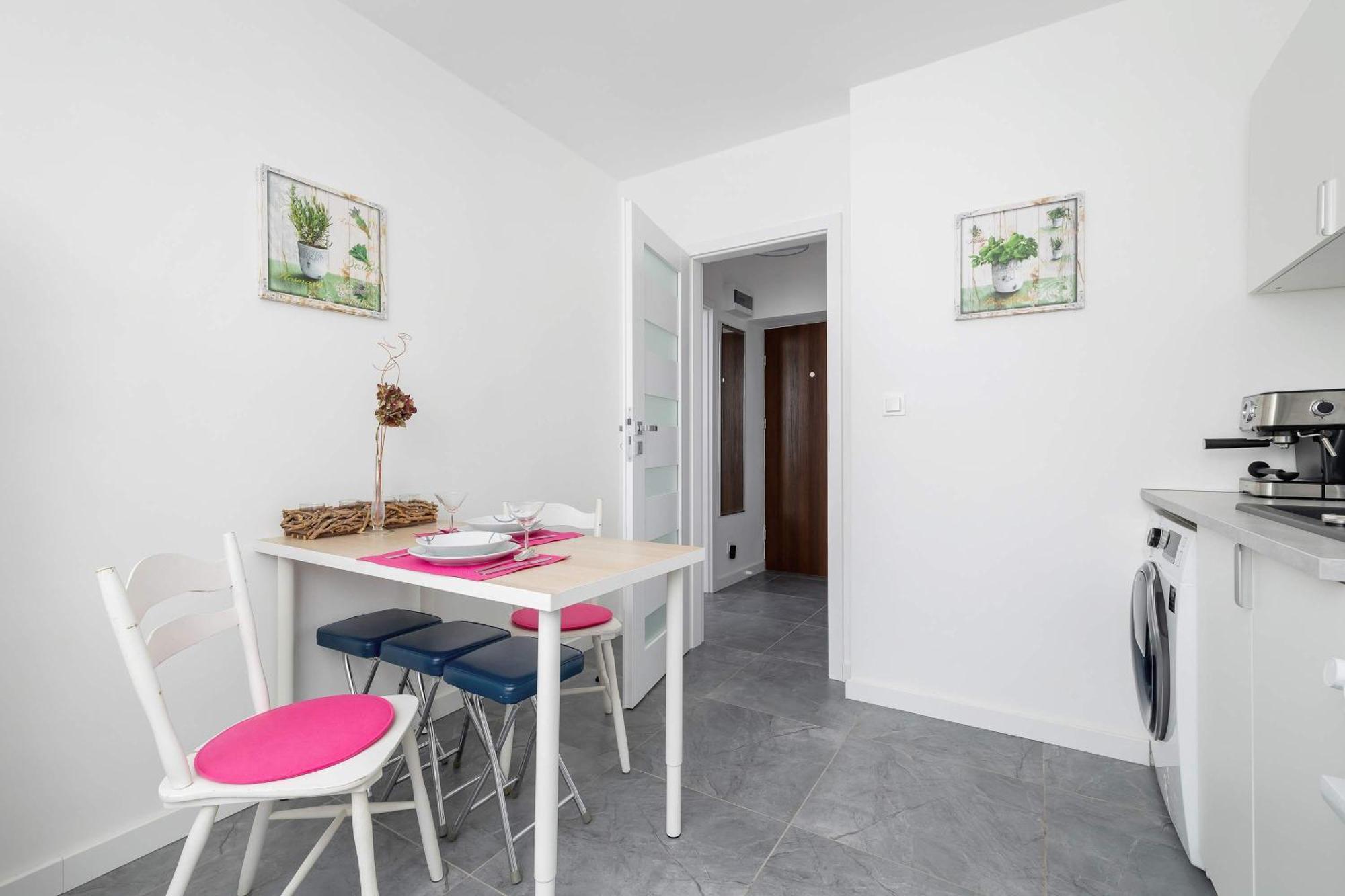 Colorful Studio Near The Spodek Arena In Katowice By Noclegi Renters Exterior photo